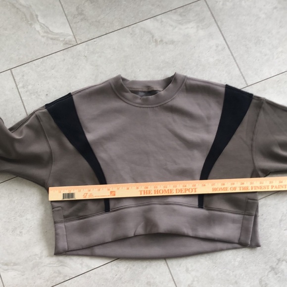 YPB neoKNIT cropped sweatshirt from Abercrombie & Fitch - Picture 10 of 11